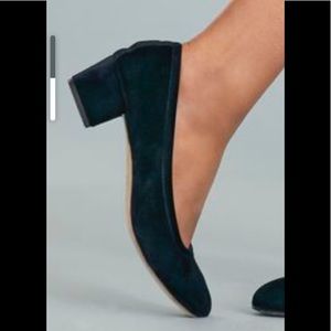 🇮🇹CLUB MONACO navy velvet/leather heeled ballet flat